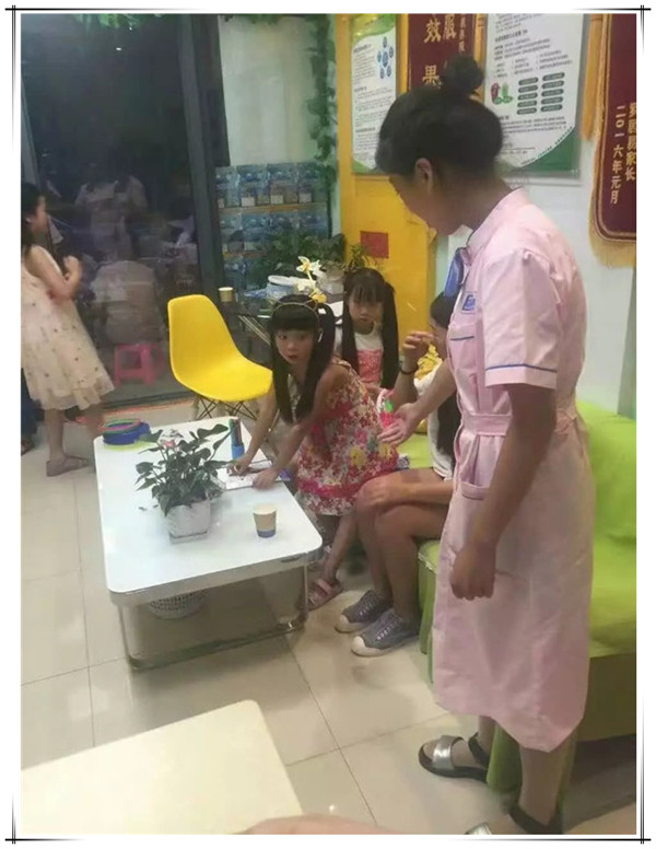易視界愛(ài)心傳遞 讓世間充滿愛(ài)