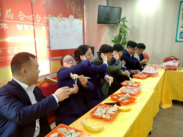 冬至游戲進(jìn)行中，小伙伴們都玩得十分開心