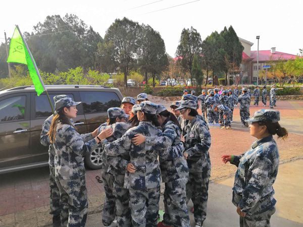 游戲環(huán)節(jié)中，大家齊心協(xié)作，群策群力