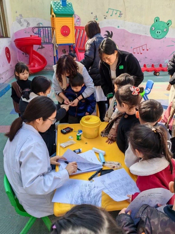 易視界走進(jìn)校園開展科學(xué)防控近視的活動(dòng)
