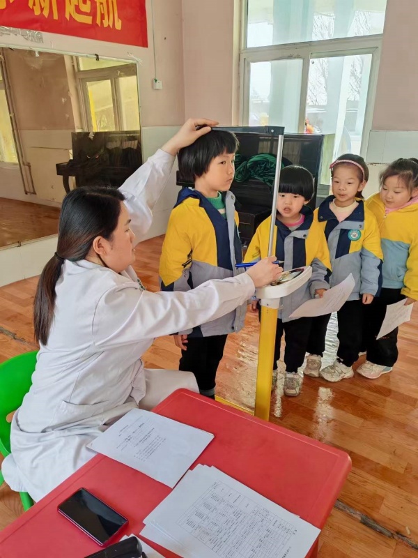 易視界走進(jìn)校園開展科學(xué)防控近視的活動(dòng)